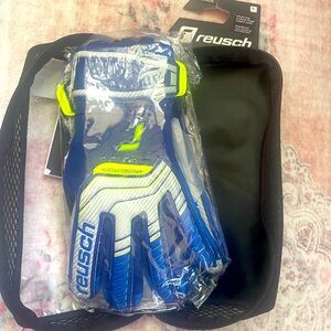 NEW REUSCH GOAL KEEPER GLOVES WITH FINGER SUPPORT